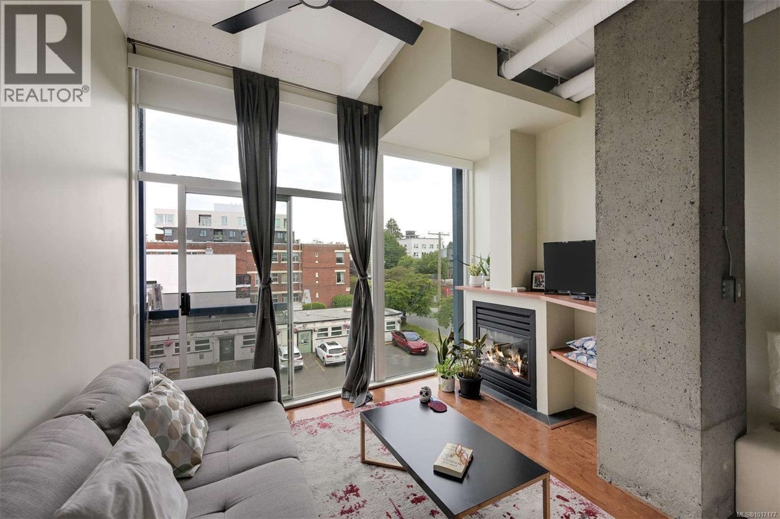 305 1061 Fort St, Victoria, British Columbia