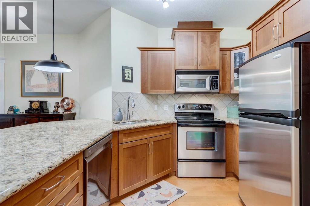 109, 10 Discovery Ridge Close Sw, Calgary, Alberta  T3H 5X3 - Photo 4 - A2260416