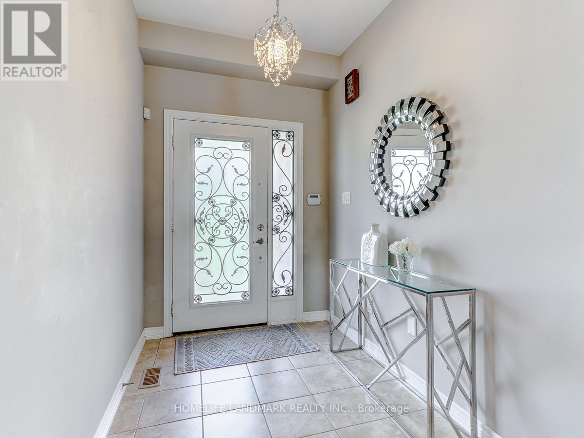 137 Alpaca Drive, Richmond Hill, Ontario  L4E 0R2 - Photo 2 - N12454598