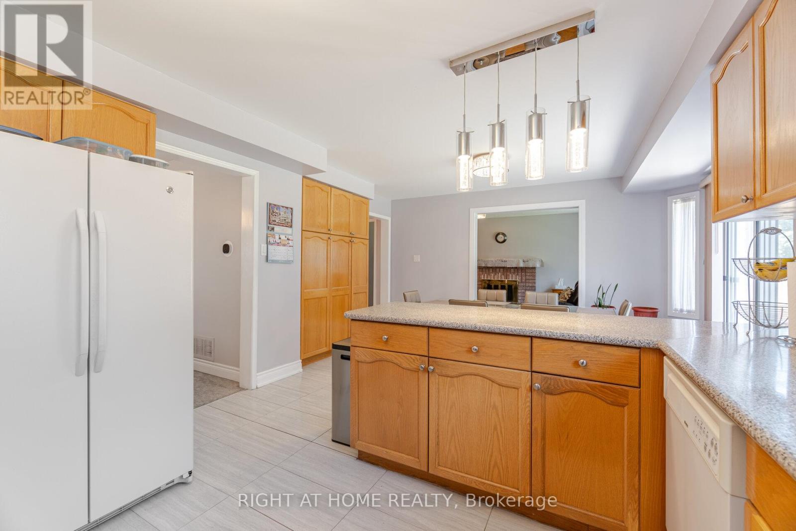 20 Erla Court, Markham, Ontario  L3S 3B3 - Photo 11 - N12454612