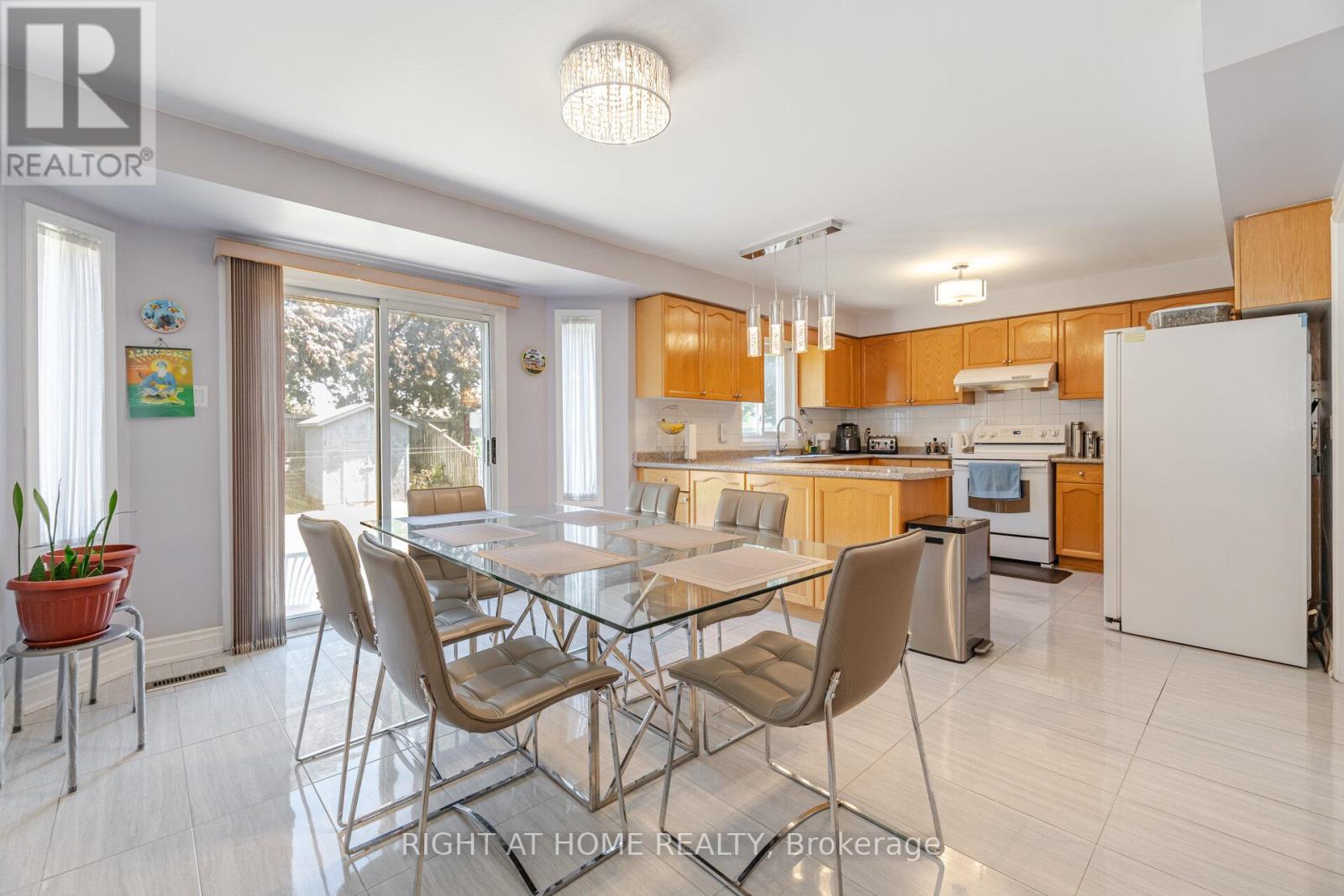 20 Erla Court, Markham, Ontario  L3S 3B3 - Photo 12 - N12454612