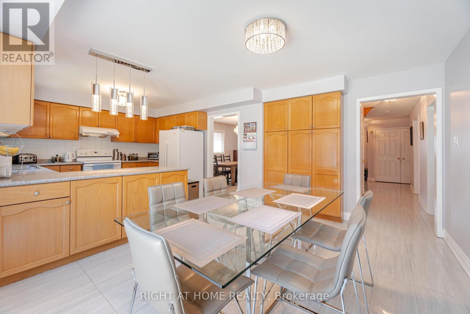 20 Erla Court, Markham, Ontario  L3S 3B3 - Photo 13 - N12454612