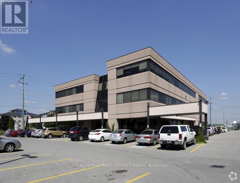 005 - 125 Bell Farm Road, Barrie, Ontario  L4M 6L2 - Photo 2 - S12454603
