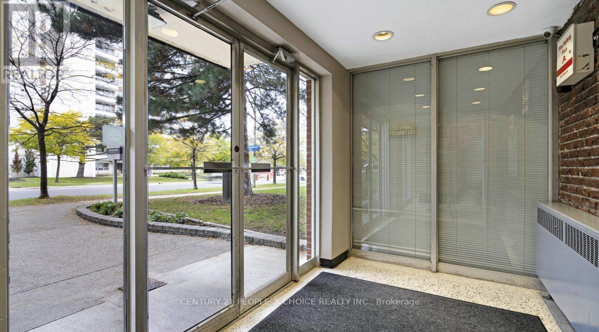 512 - 20 Paisley Boulevard W, Mississauga, Ontario  L5B 1C8 - Photo 2 - W12454600