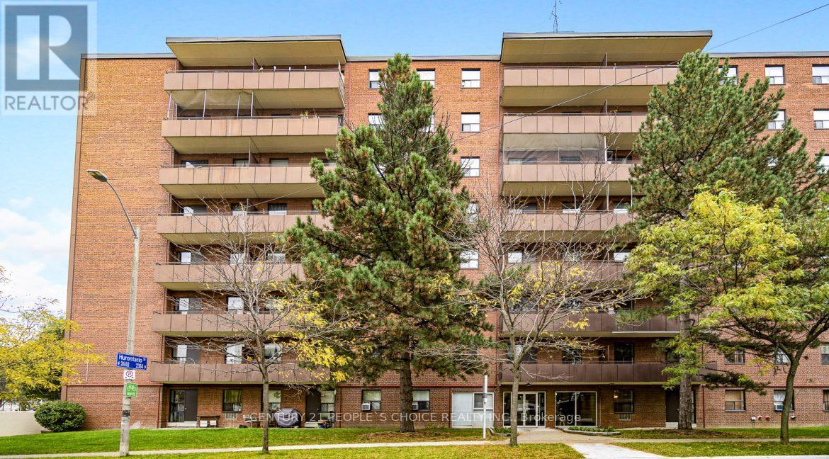512 - 20 Paisley Boulevard W, Mississauga, Ontario  L5B 1C8 - Photo 3 - W12454600