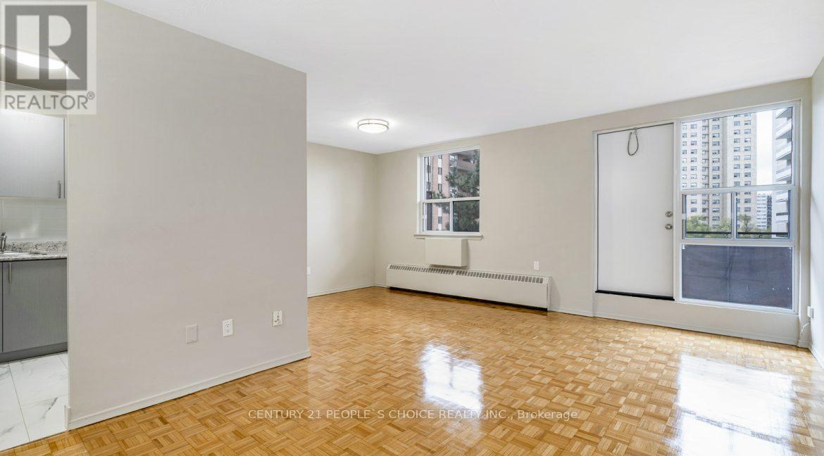 512 - 20 Paisley Boulevard W, Mississauga, Ontario  L5B 1C8 - Photo 5 - W12454600