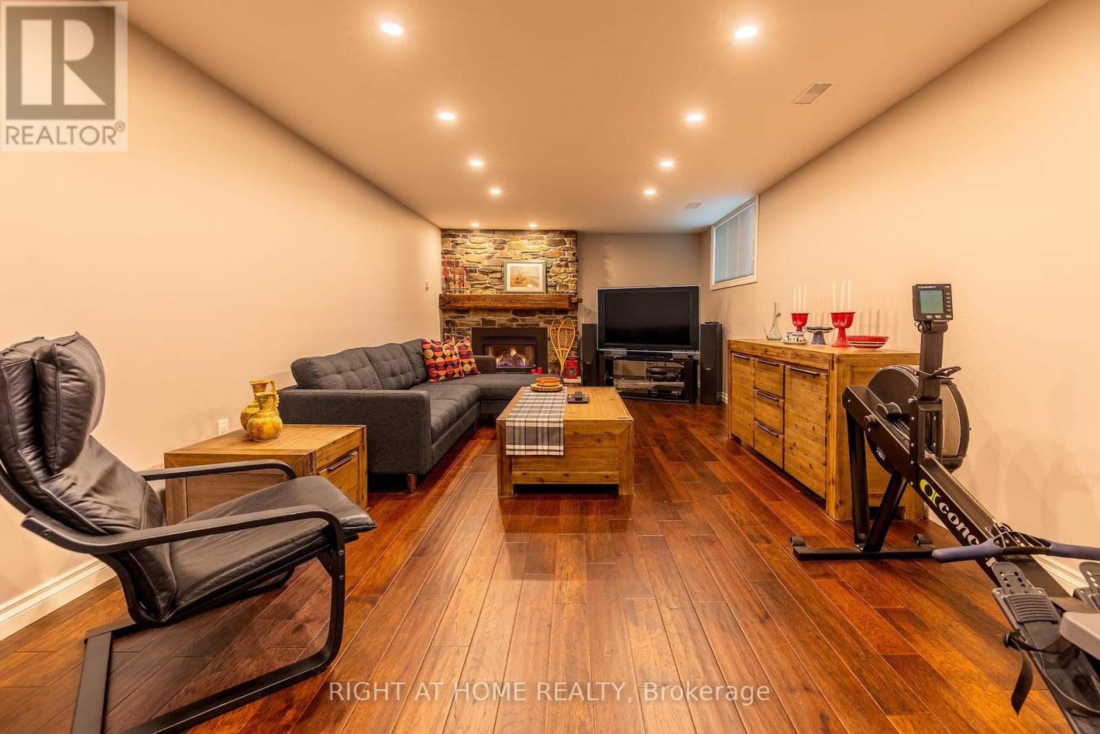 3325 Enniskillen Circle, Mississauga, Ontario  L5C 2M9 - Photo 13 - W12454602