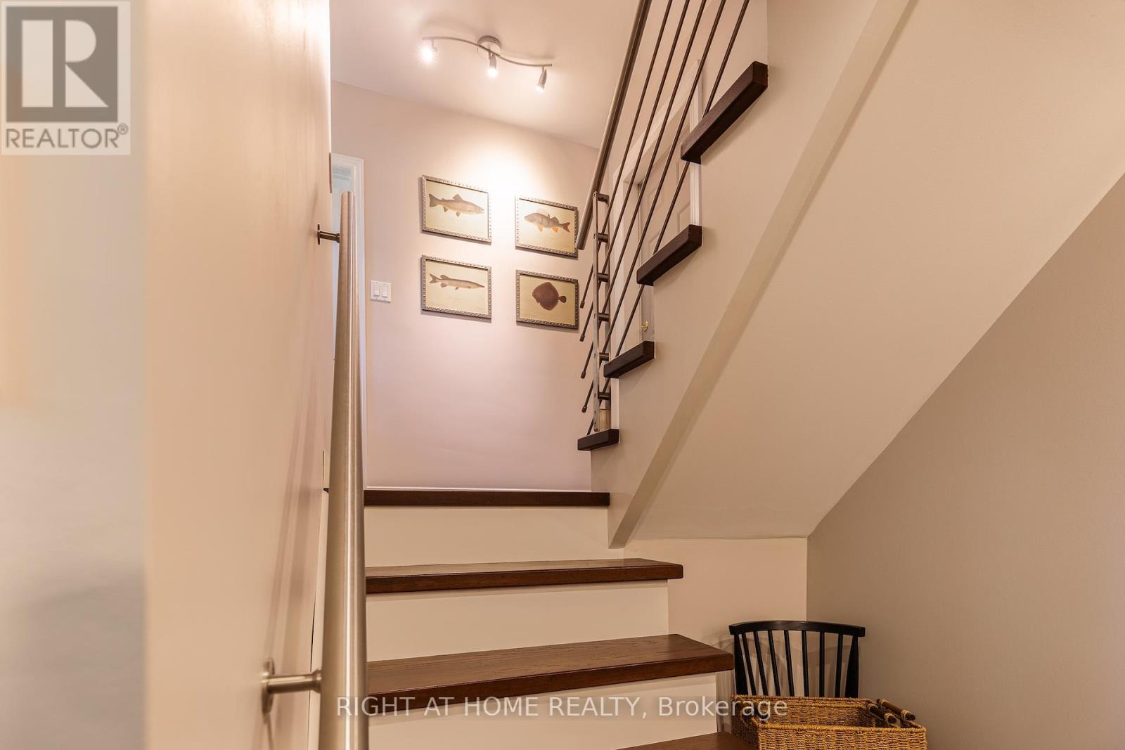 3325 Enniskillen Circle, Mississauga, Ontario  L5C 2M9 - Photo 14 - W12454602