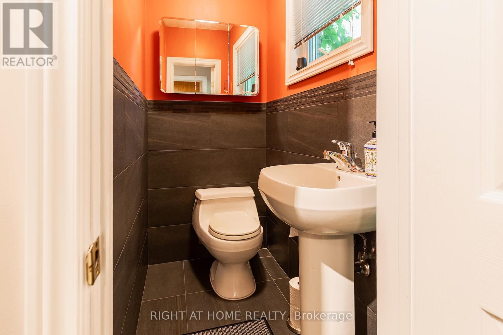 3325 Enniskillen Circle, Mississauga, Ontario  L5C 2M9 - Photo 16 - W12454602