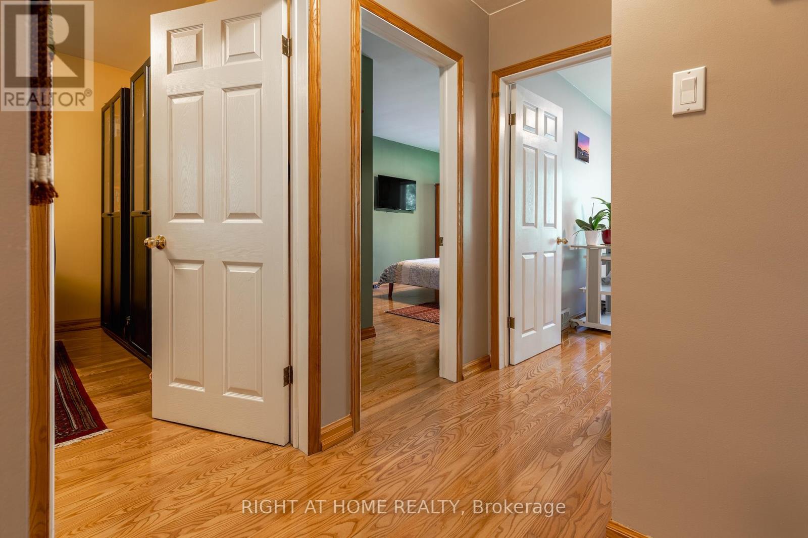 3325 Enniskillen Circle, Mississauga, Ontario  L5C 2M9 - Photo 20 - W12454602