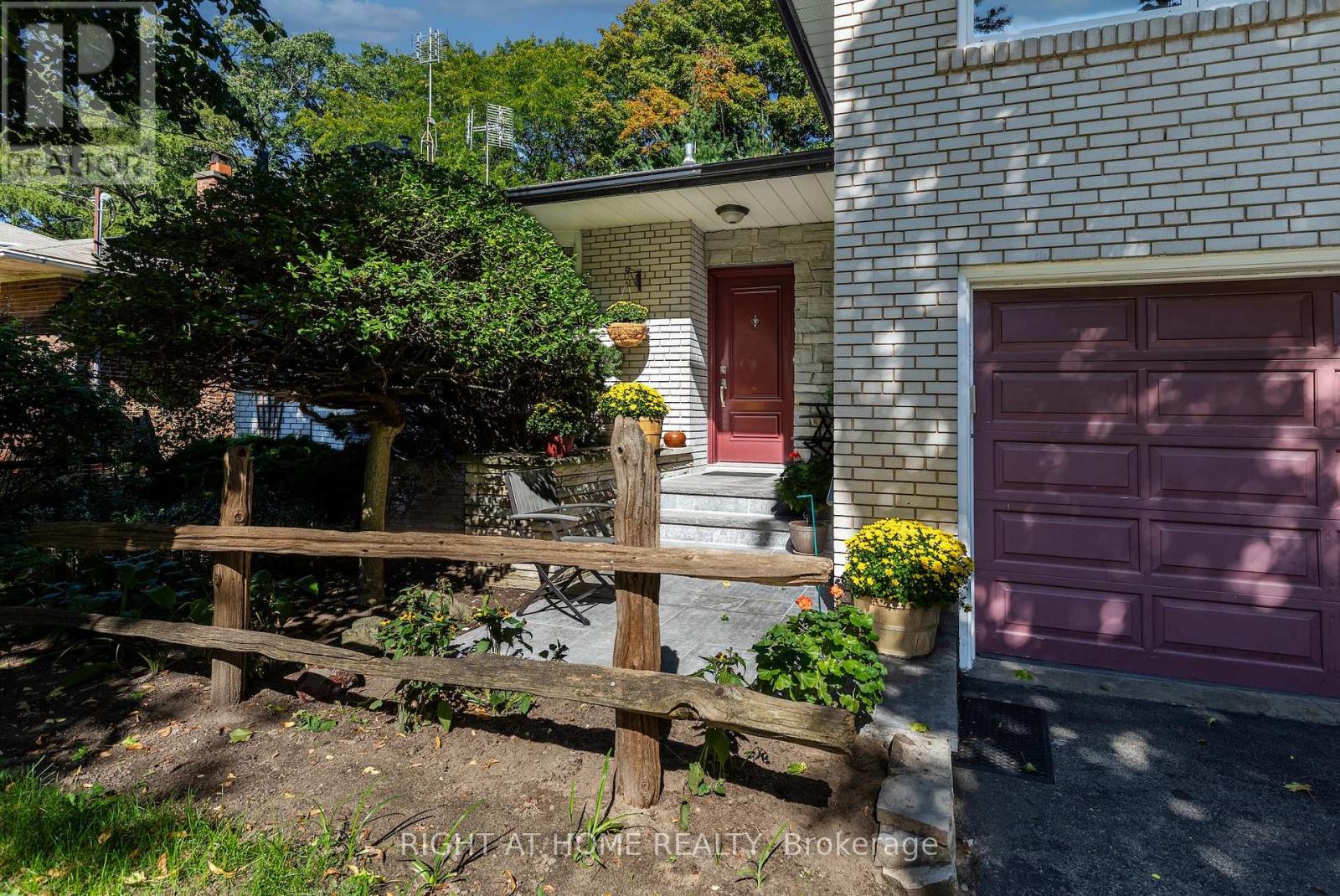3325 Enniskillen Circle, Mississauga, Ontario  L5C 2M9 - Photo 26 - W12454602