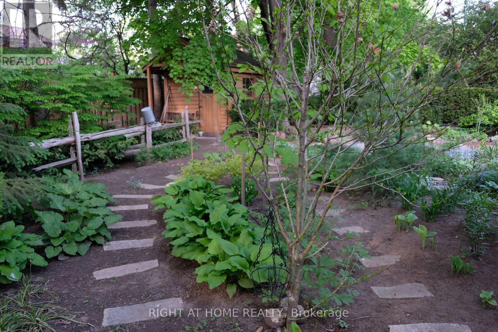 3325 Enniskillen Circle, Mississauga, Ontario  L5C 2M9 - Photo 28 - W12454602