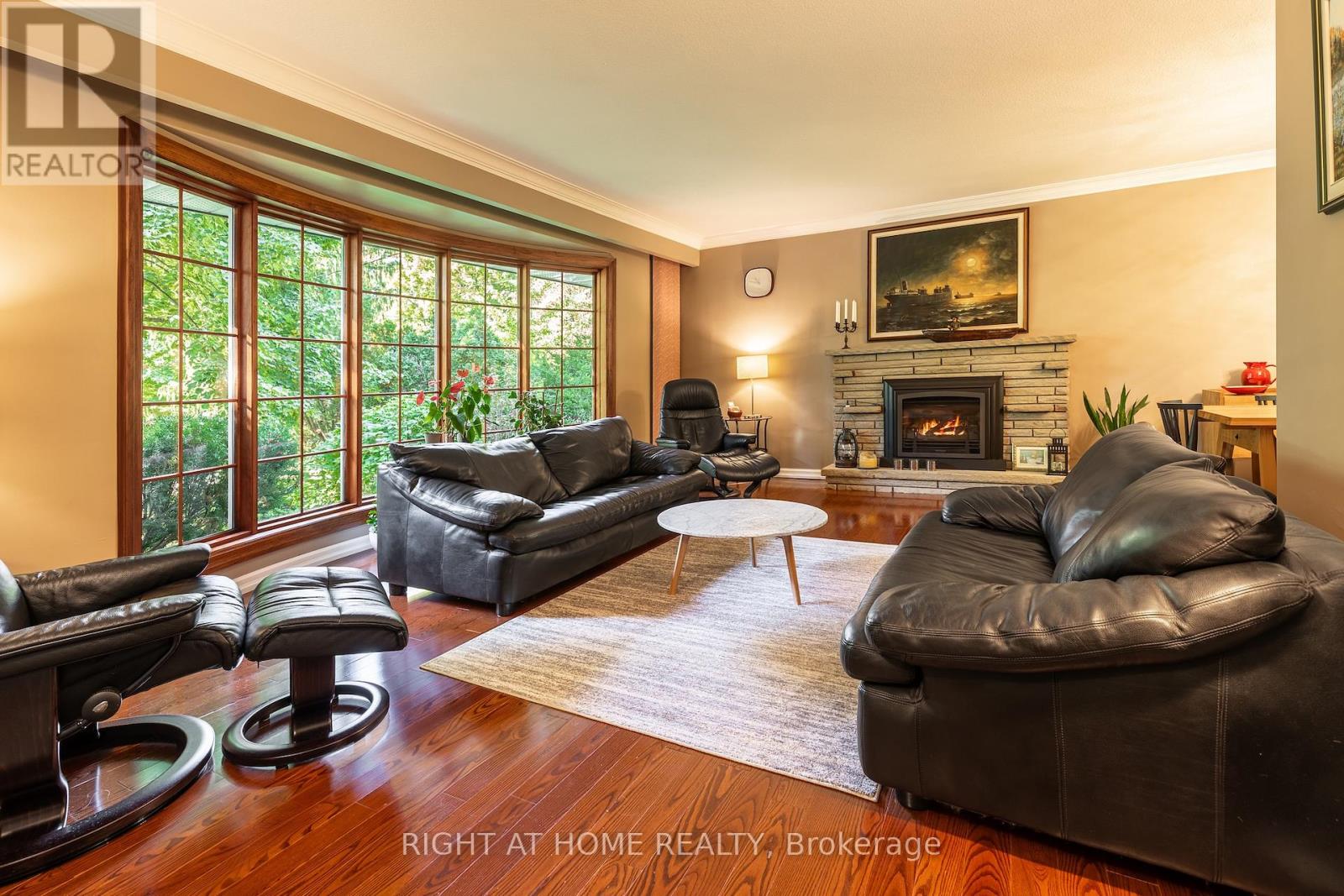 3325 Enniskillen Circle, Mississauga, Ontario  L5C 2M9 - Photo 6 - W12454602