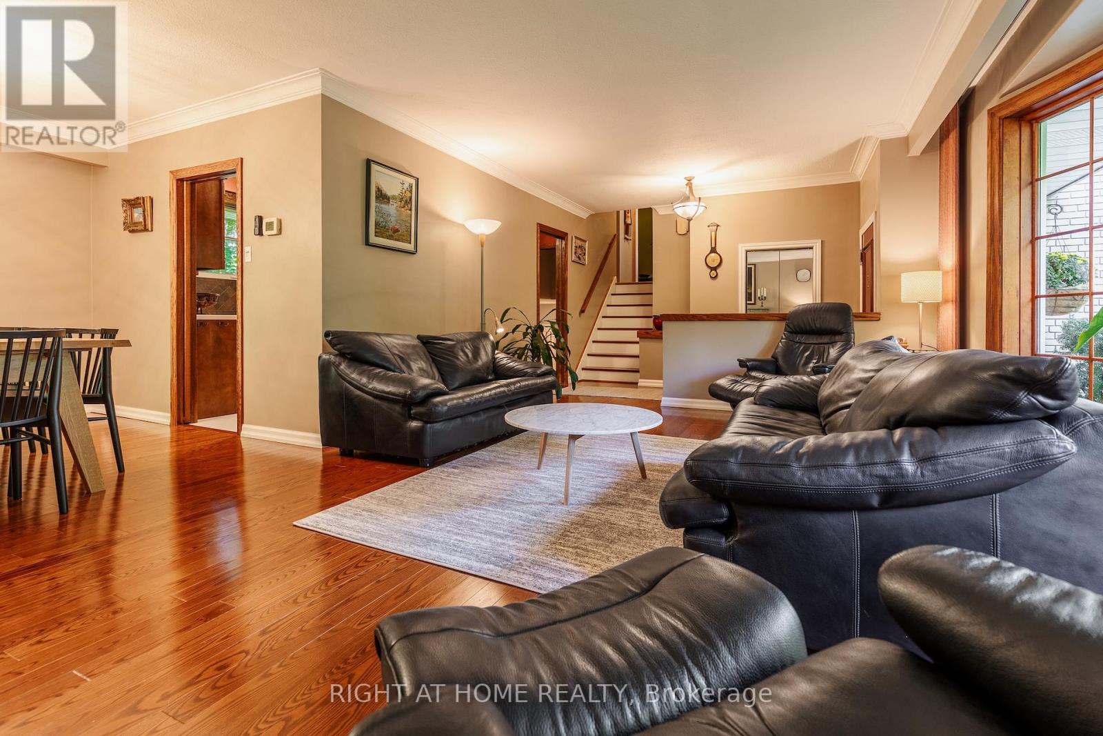 3325 Enniskillen Circle, Mississauga, Ontario  L5C 2M9 - Photo 7 - W12454602