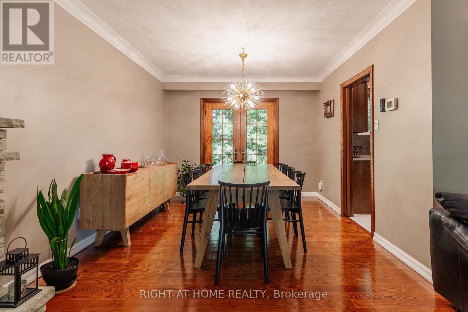 3325 Enniskillen Circle, Mississauga, Ontario  L5C 2M9 - Photo 8 - W12454602