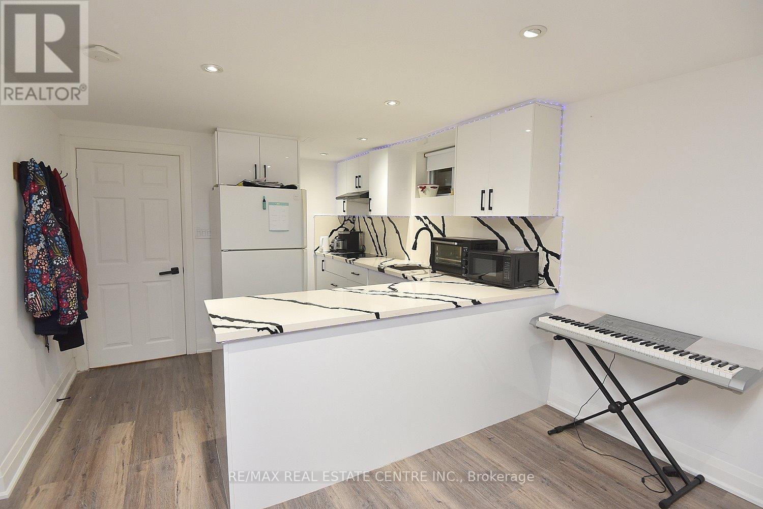405 Erindale Drive, Burlington, Ontario  L7L 4T3 - Photo 37 - W12454606