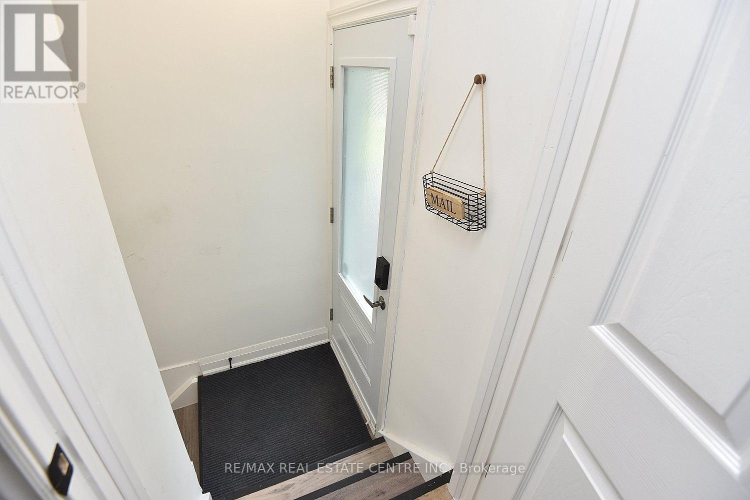 405 Erindale Drive, Burlington, Ontario  L7L 4T3 - Photo 42 - W12454606