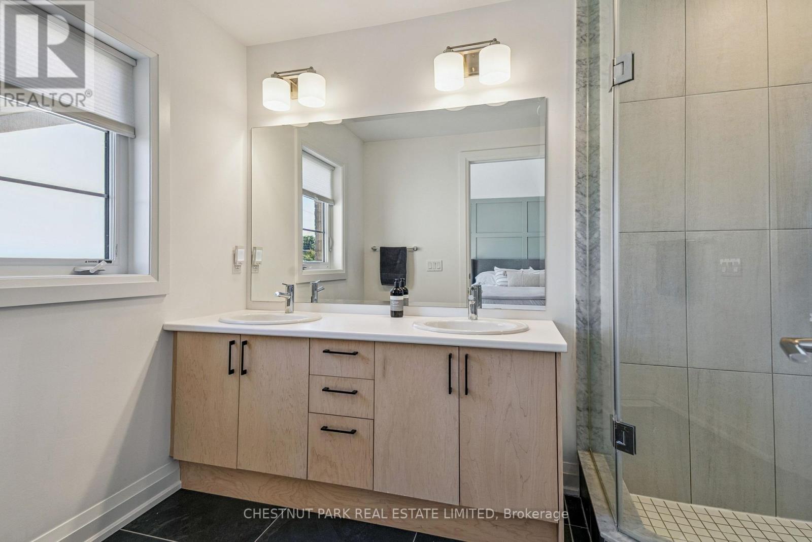 4005 Sixth Line, Oakville, Ontario  L6H 7C7 - Photo 18 - W12454616