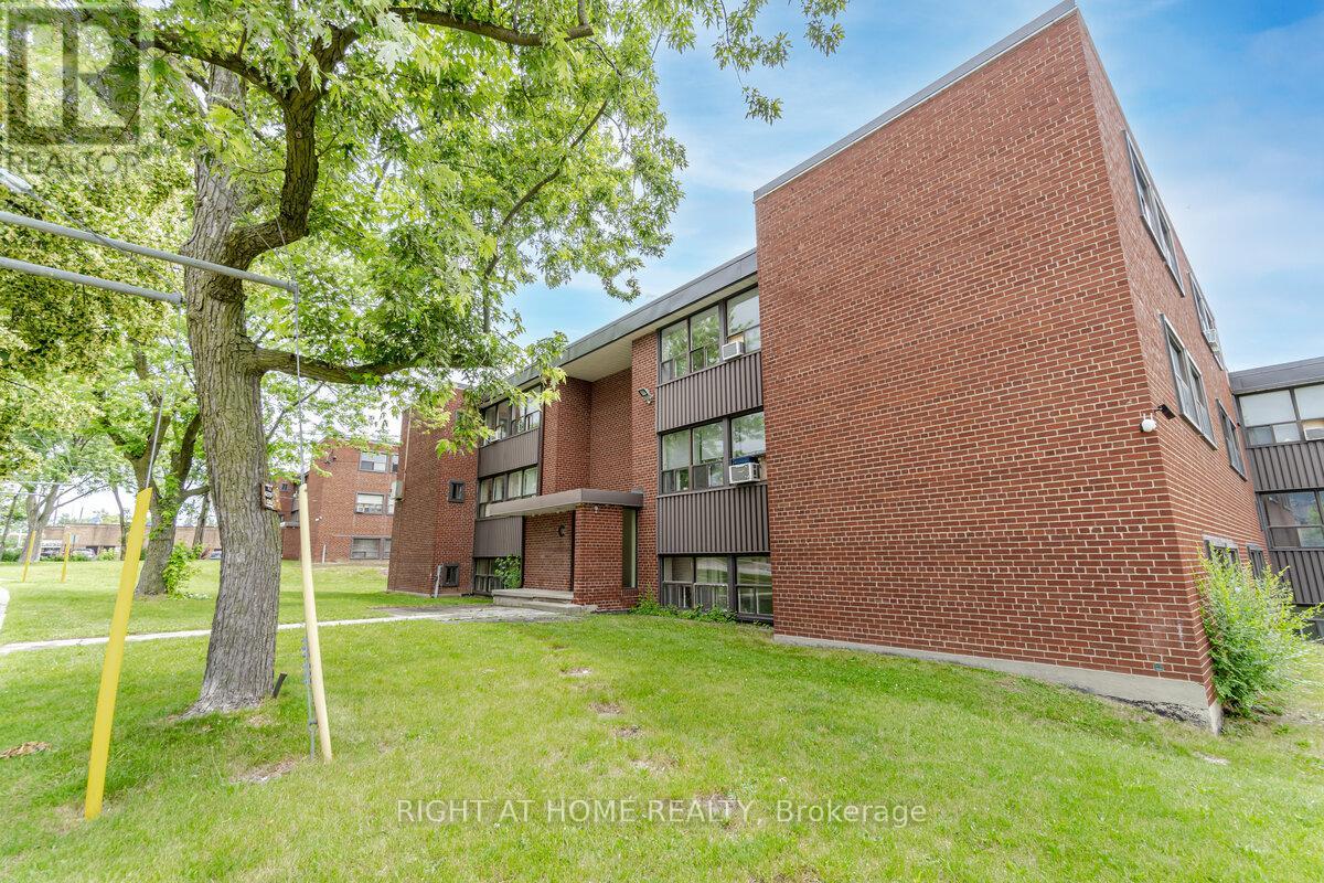 C8 - 33 FLAMBOROUGH DRIVE, Toronto, Ontario