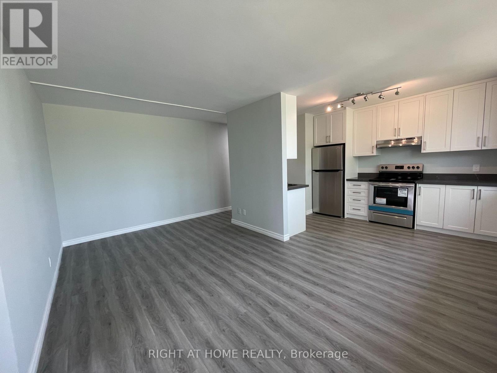 C8 - 33 Flamborough Drive, Toronto, Ontario  M6M 2R5 - Photo 10 - W12454629