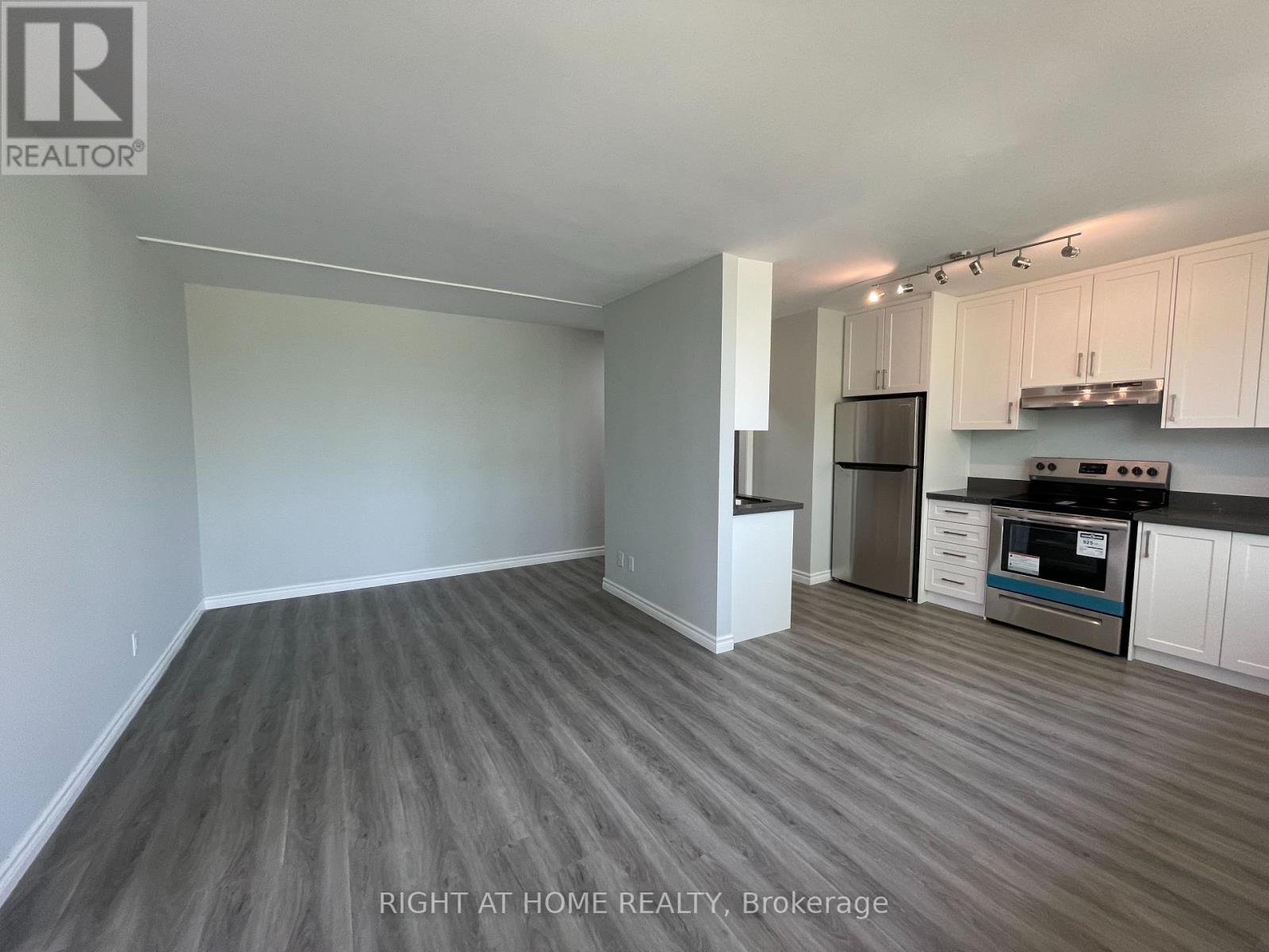C8 - 33 Flamborough Drive, Toronto, Ontario  M6M 2R5 - Photo 11 - W12454629