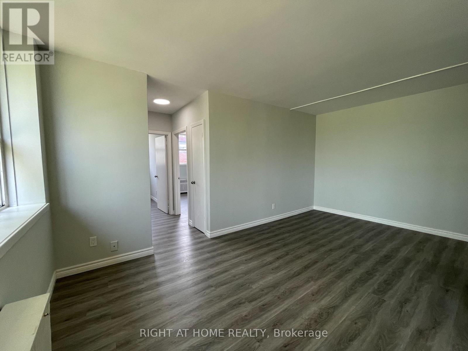 C8 - 33 Flamborough Drive, Toronto, Ontario  M6M 2R5 - Photo 12 - W12454629