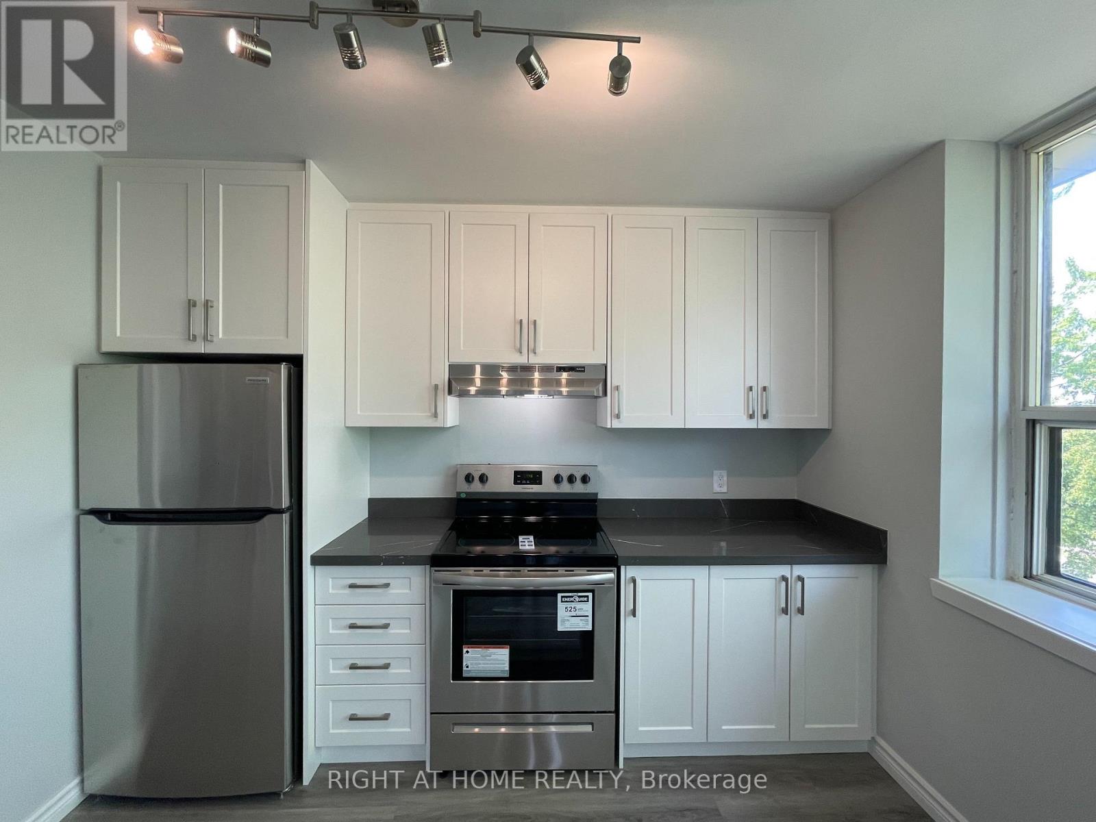 C8 - 33 Flamborough Drive, Toronto, Ontario  M6M 2R5 - Photo 4 - W12454629