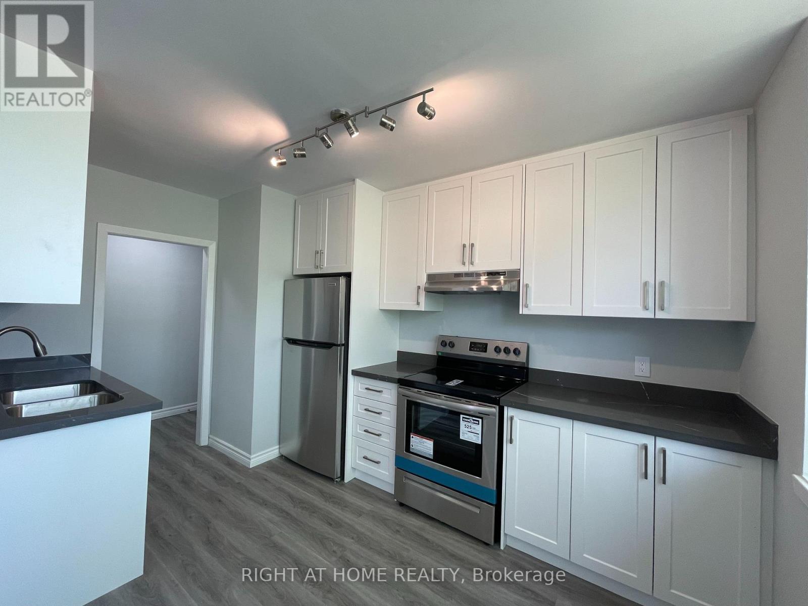 C8 - 33 Flamborough Drive, Toronto, Ontario  M6M 2R5 - Photo 5 - W12454629