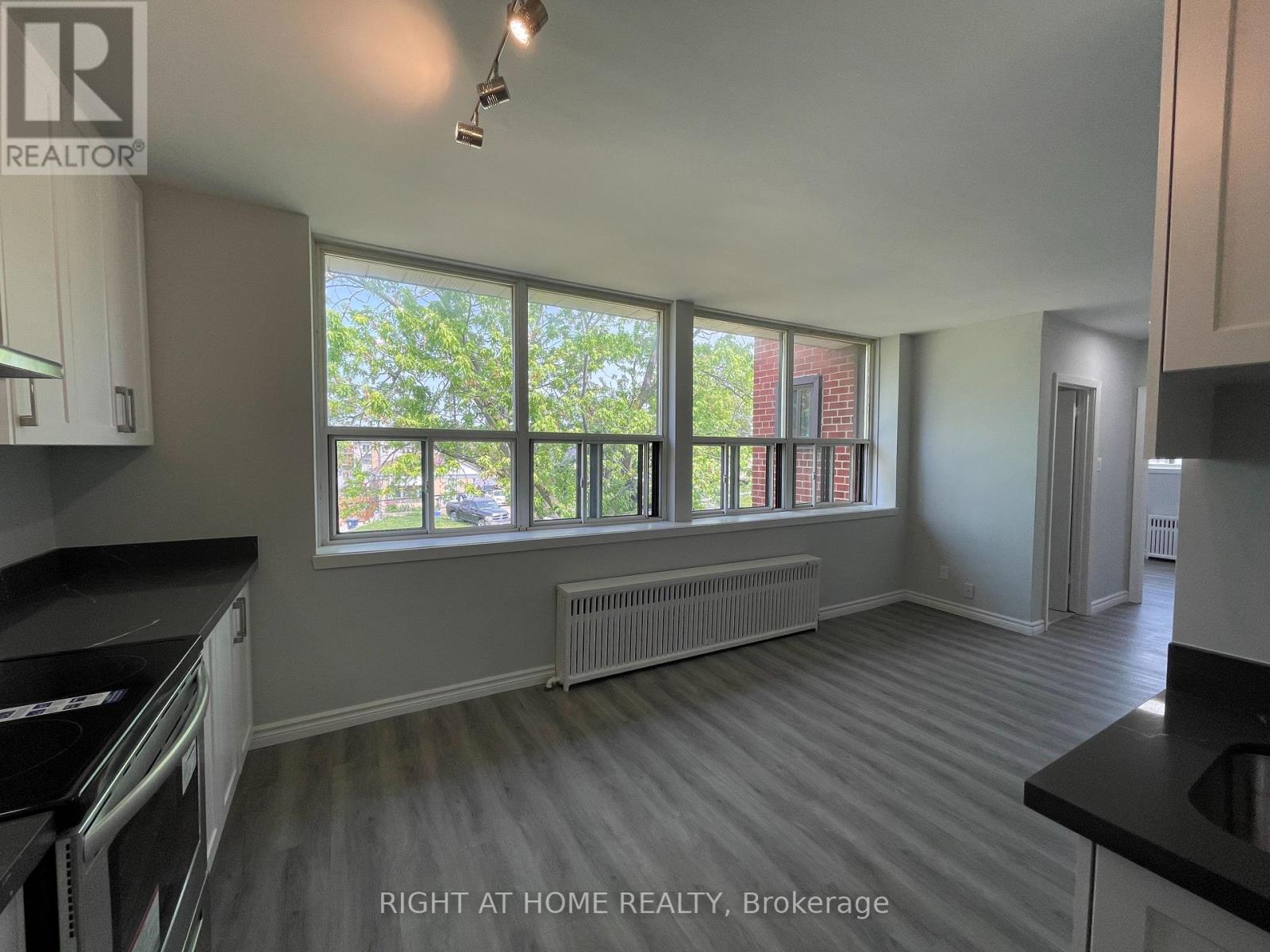 C8 - 33 Flamborough Drive, Toronto, Ontario  M6M 2R5 - Photo 6 - W12454629