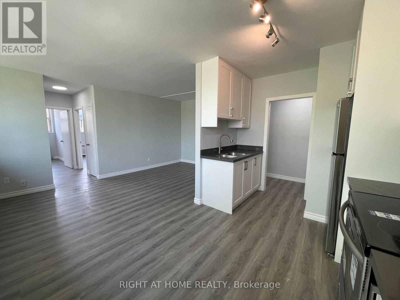 C8 - 33 Flamborough Drive, Toronto, Ontario  M6M 2R5 - Photo 7 - W12454629