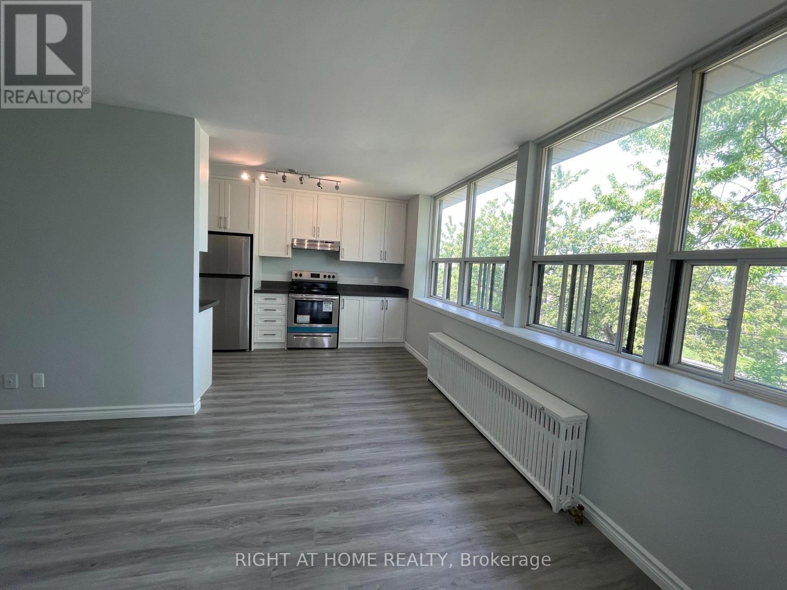 C8 - 33 Flamborough Drive, Toronto, Ontario  M6M 2R5 - Photo 8 - W12454629