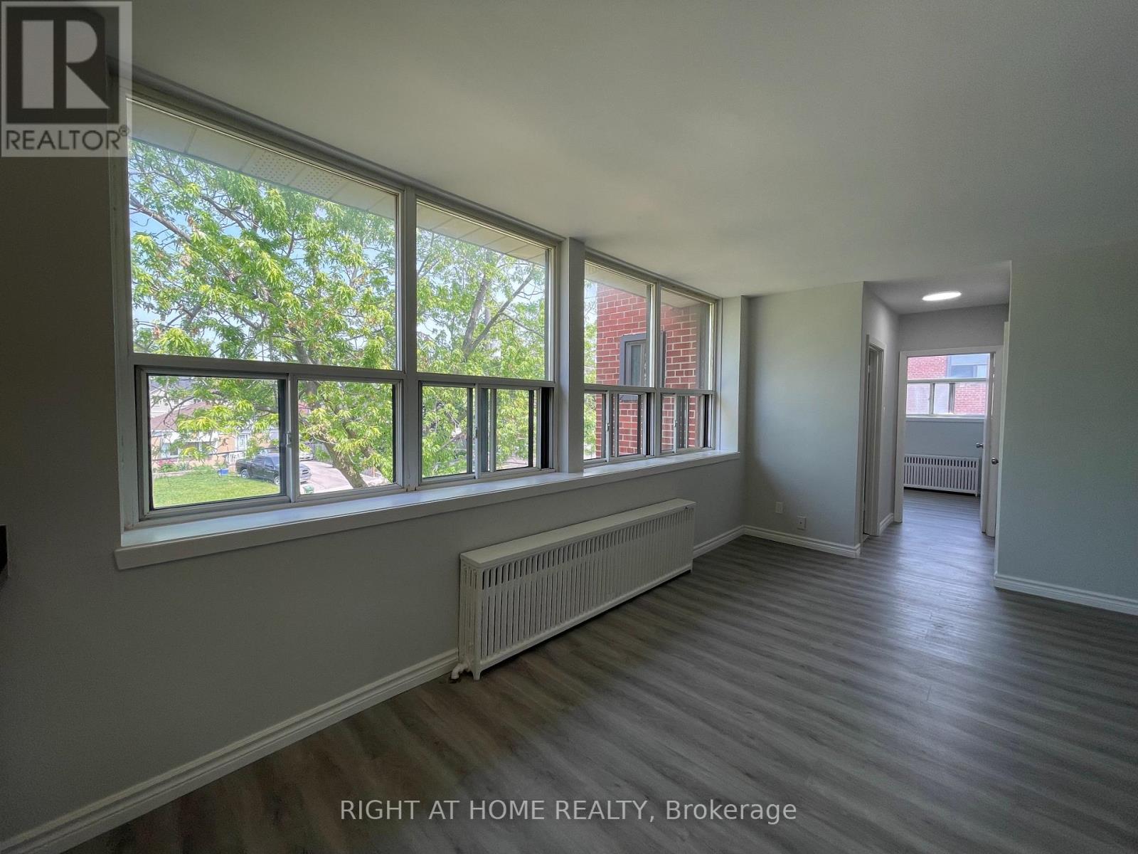 C8 - 33 Flamborough Drive, Toronto, Ontario  M6M 2R5 - Photo 9 - W12454629