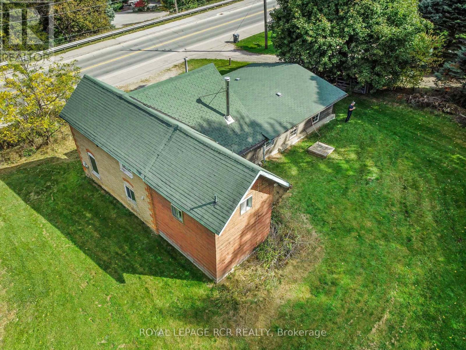 19726 Airport Road, Caledon, Ontario  L7K 0A3 - Photo 3 - W12454631