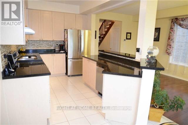 5016 Oscar Peterson Boulevard, Mississauga, Ontario  L5M 7W3 - Photo 3 - W12454661