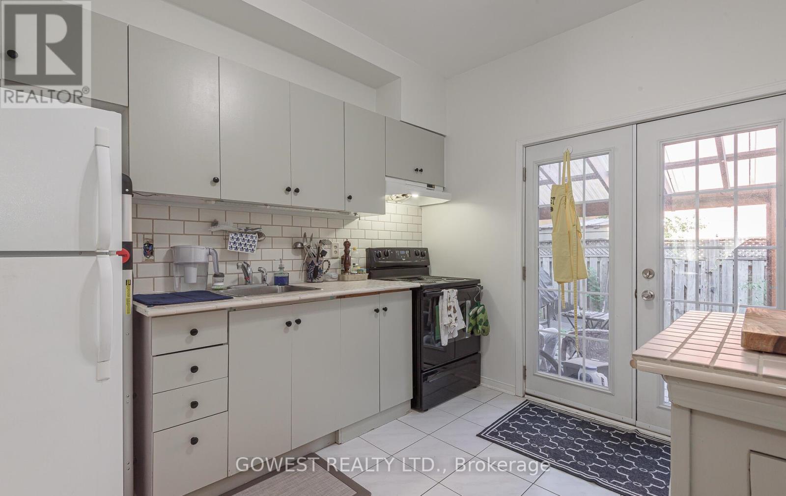 B - 1538 Dupont Street, Toronto, Ontario  M6P 4G7 - Photo 2 - W12454666