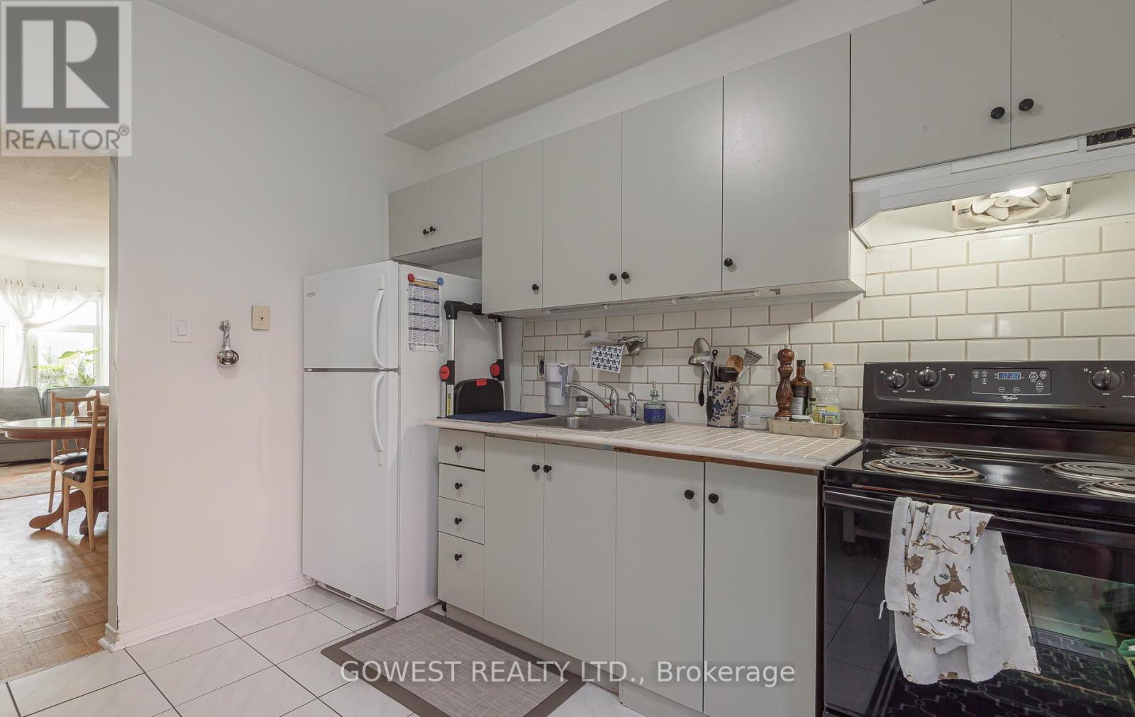 B - 1538 Dupont Street, Toronto, Ontario  M6P 4G7 - Photo 3 - W12454666