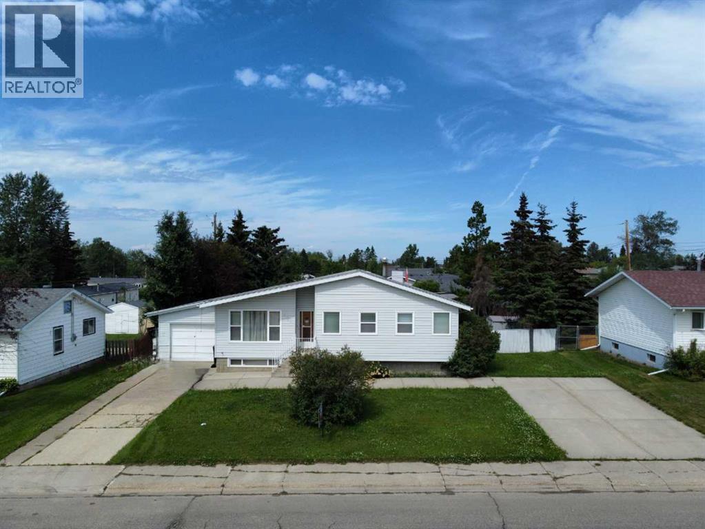 300 Hammond Drive, Fox Creek, Alberta  T0H 1P0 - Photo 2 - A2263460