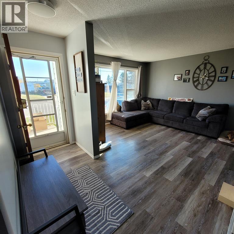 300 Hammond Drive, Fox Creek, Alberta  T0H 1P0 - Photo 5 - A2263460