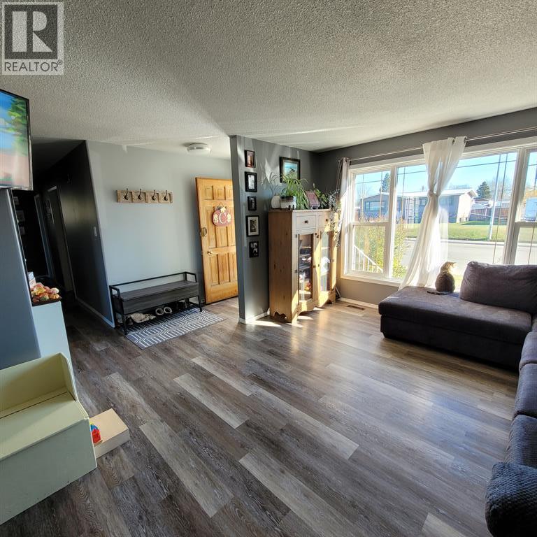 300 Hammond Drive, Fox Creek, Alberta  T0H 1P0 - Photo 6 - A2263460