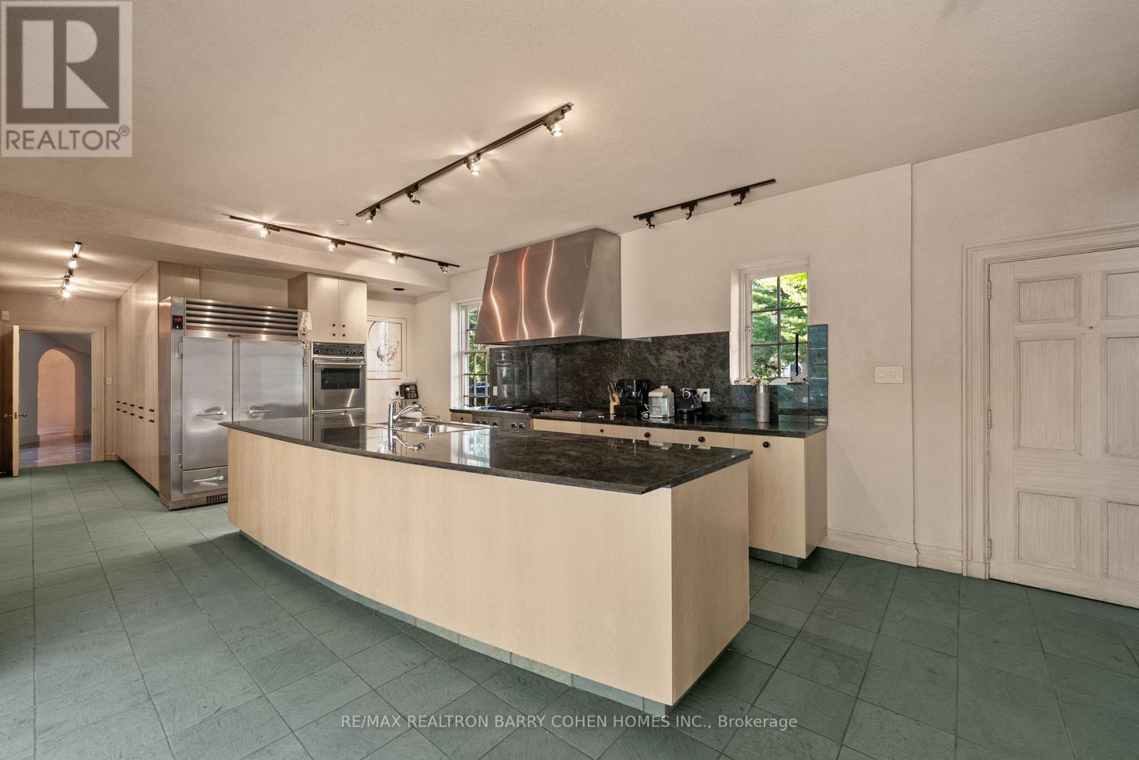 7 Alderbrook Drive, Toronto, Ontario  M3B 1E3 - Photo 3 - C12454692