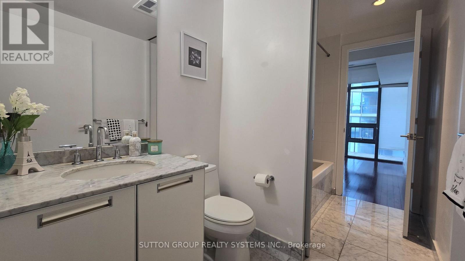 2211 - 33 Charles Street E, Toronto, Ontario  M4Y 0A2 - Photo 19 - C12454698