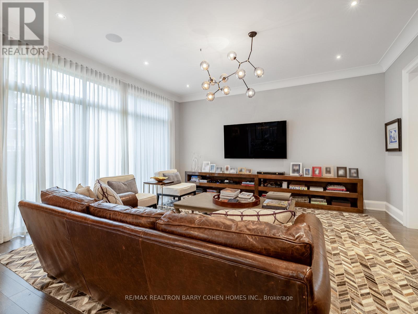 125 Sandringham Drive, Toronto, Ontario  M3H 1E2 - Photo 8 - C12454731