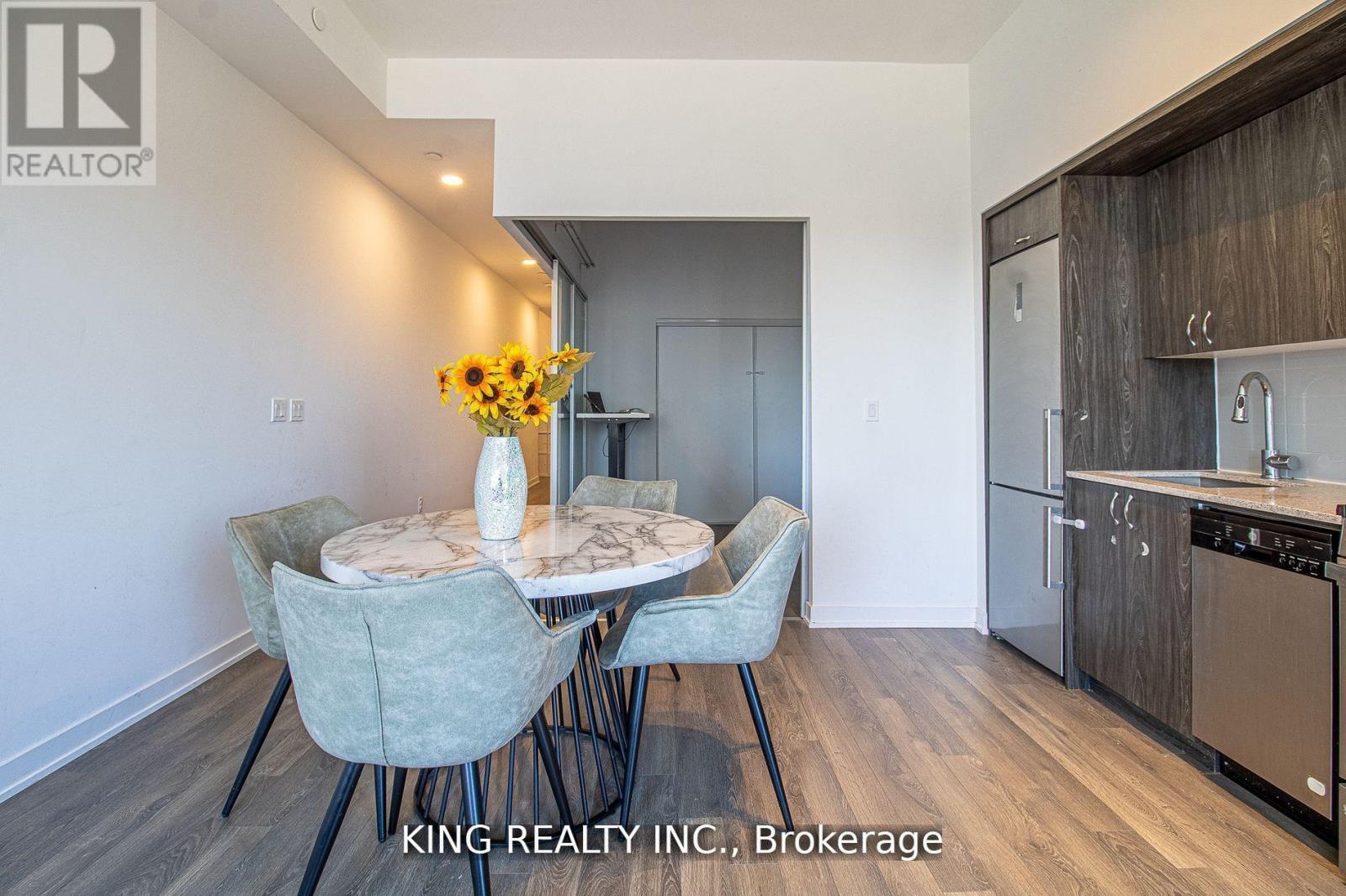 402 - 1 Cardiff Road, Toronto, Ontario  M4P 0G2 - Photo 7 - C12454741
