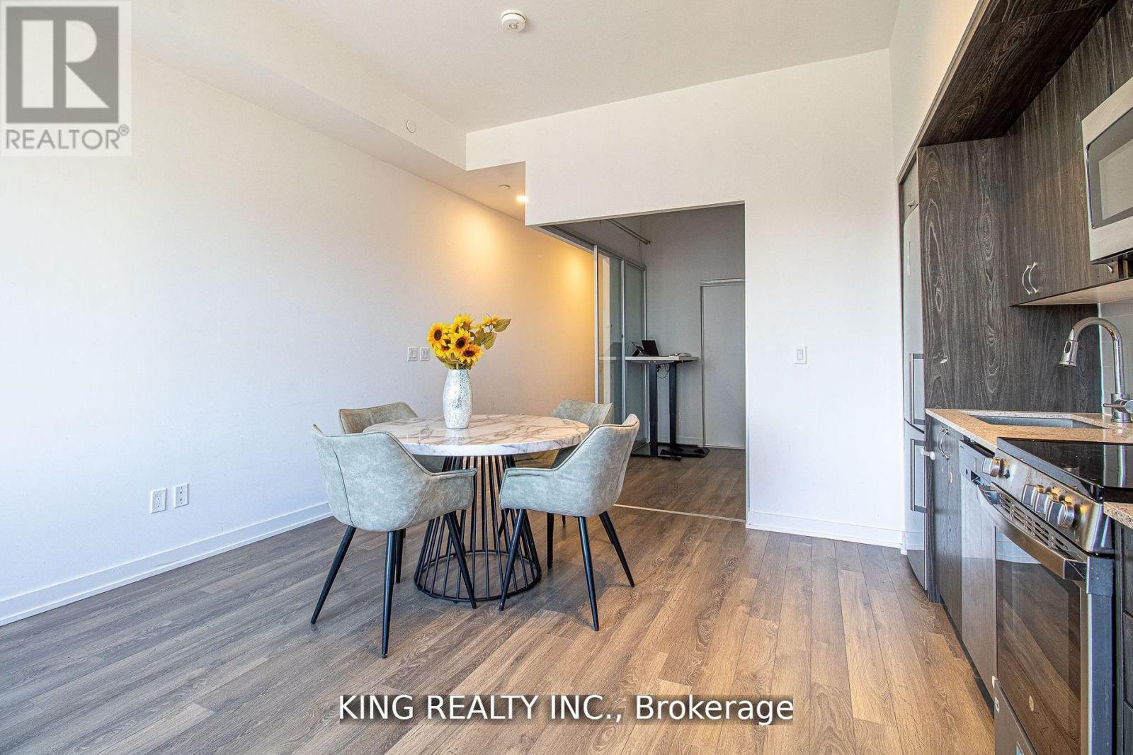 402 - 1 Cardiff Road, Toronto, Ontario  M4P 0G2 - Photo 9 - C12454741