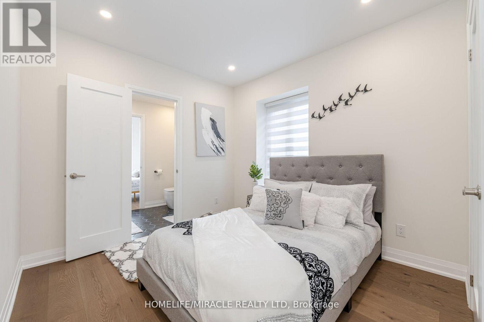 388 Oakwood Avenue, Toronto, Ontario  M6E 2W3 - Photo 16 - C12454755
