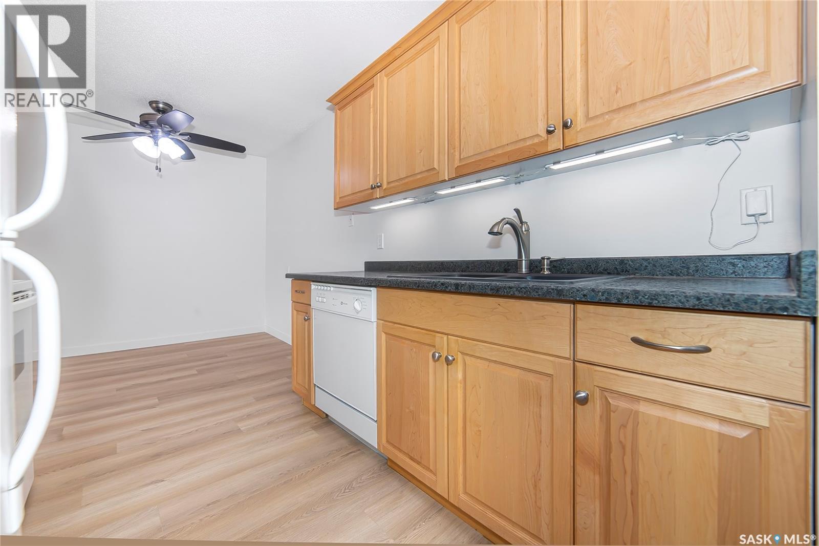 836 310 Stillwater Drive, Saskatoon, Saskatchewan  S7J 4H7 - Photo 2 - SK020443
