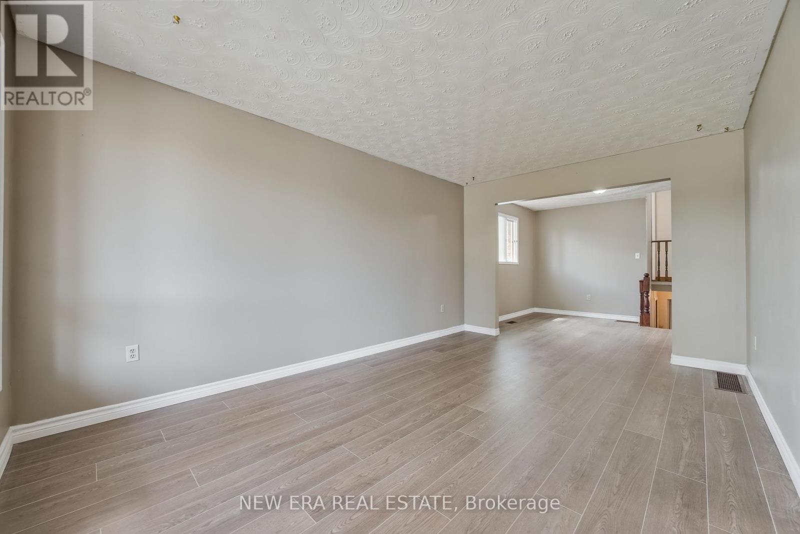 3 Envoy Boulevard, Hamilton, Ontario  L8G 4M1 - Photo 3 - X12454604