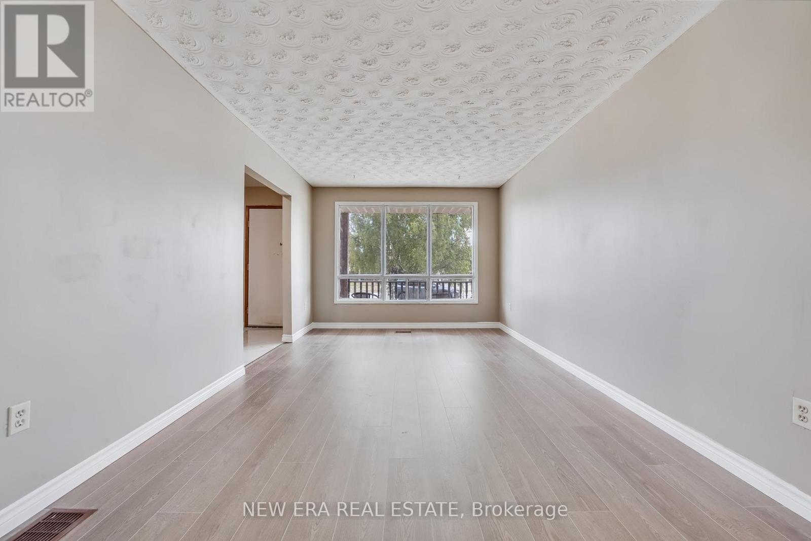 3 Envoy Boulevard, Hamilton, Ontario  L8G 4M1 - Photo 4 - X12454604