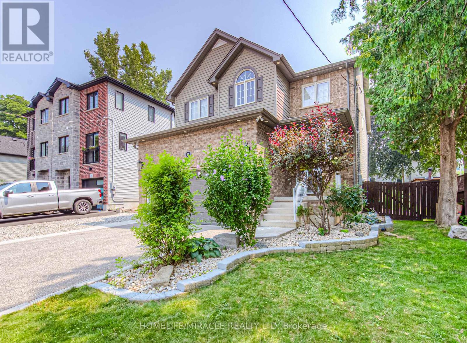 37 Albert Street, Cambridge, Ontario  N1R 3M7 - Photo 3 - X12454622