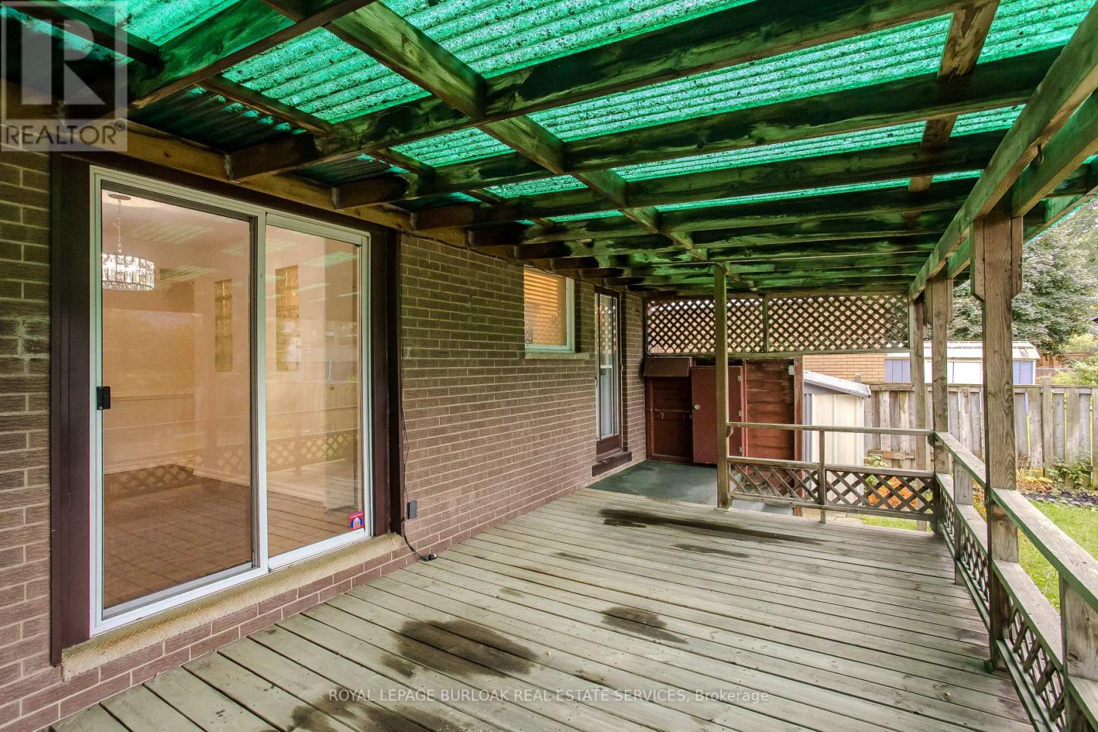 58 Goldfinch Road, Hamilton, Ontario  L9A 3W7 - Photo 11 - X12454624